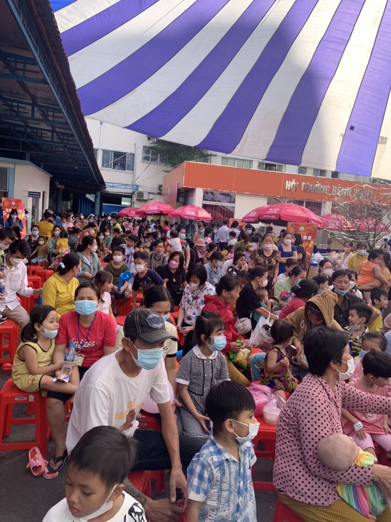 Những phiên chợ nghĩa tình tại các bệnh viện Thành phố Hồ Chí Minh Những phiên chợ nghĩa tình tại các bệnh viện Thành phố Hồ Chí Minh ảnh 1