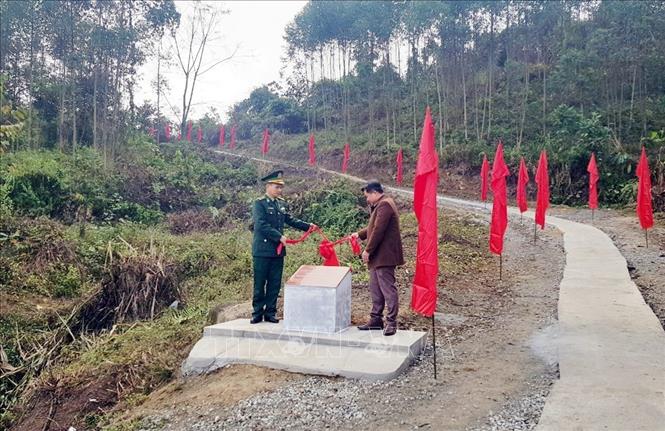 Đồn Biên phòng Pò Mã khánh thành đường nhánh lên cột mốc quốc giới Chú thích ảnh