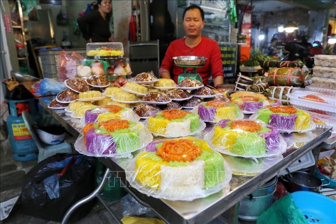 Người dân Thủ đô chuẩn bị đồ cúng ông Công, ông Táo Chú thích ảnh