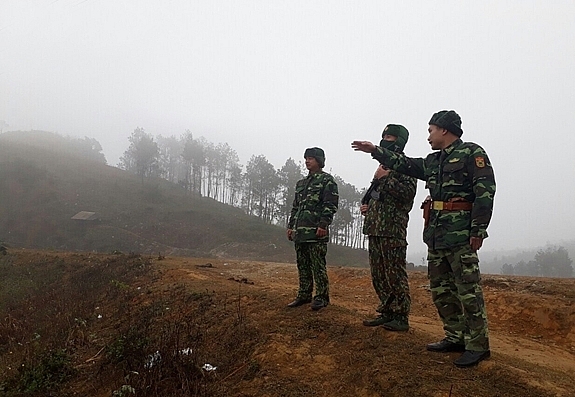 Kiên trì bám chốt, kiểm soát chặt biên giới để ngăn chặn dịch Covid Kiên trì bám chốt, kiểm soát chặt biên giới để ngăn chặn dịch Covid