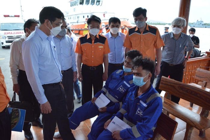 Liên tiếp cứu sống ngư dân, thuyền viên gặp nạn do chìm thuyền và lặn khai thác thuỷ sản