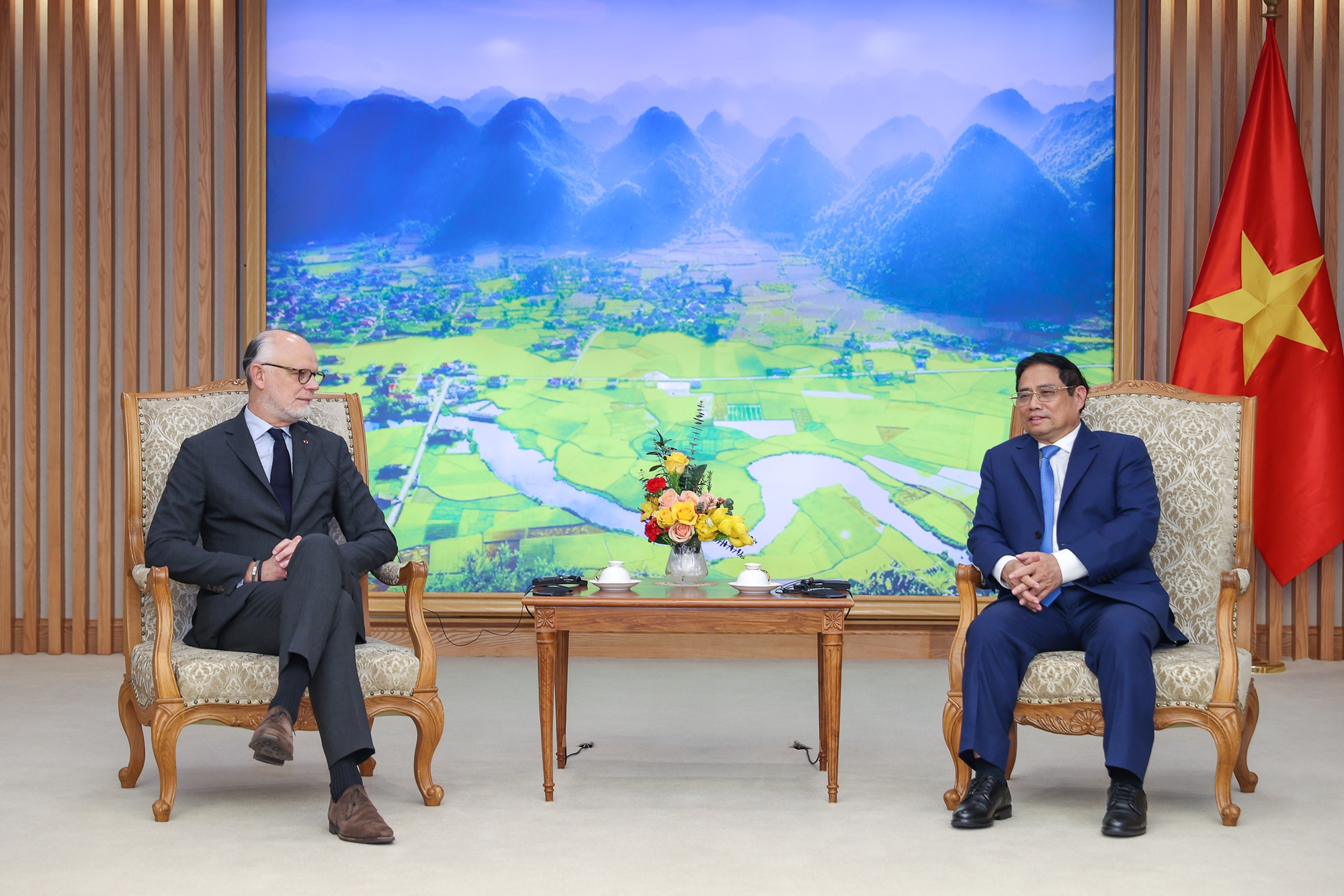 Thủ tướng Phạm Minh Chính tiếp cựu Thủ tướng Pháp Eduord Philippe - Ảnh 1. Thủ tướng Phạm Minh Chính tiếp cựu Thủ tướng Pháp Eduord Philippe - Ảnh 1.