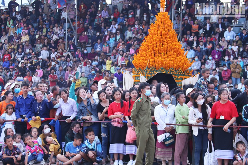 Lễ hội voi Lào năm 2023 thu hút hàng chục nghìn du khách Lễ hội voi Lào năm 2023 thu hút hàng chục nghìn du khách ảnh 4