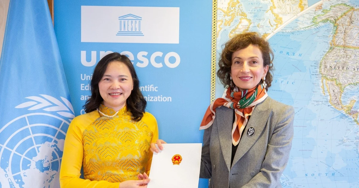 Đại sứ Nguyễn Thị Vân Anh trình Thư Ủy nhiệm lên Tổng Giám đốc UNESCO Đại sứ Nguyễn Thị Vân Anh trình Thư Ủy nhiệm lên Tổng Giám đốc UNESCO