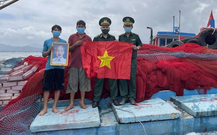 Cờ Tổ quốc tung bay nơi buôn làng vùng biên giới, hải đảo Cờ Tổ quốc tung bay nơi buôn làng vùng biên giới, hải đảo
