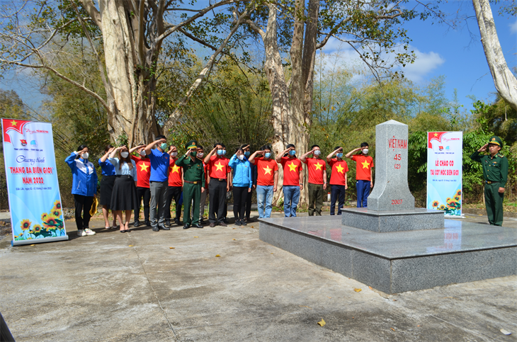Lan tỏa tình yêu biên cương Tổ quốc Lan tỏa tình yêu biên cương Tổ quốc