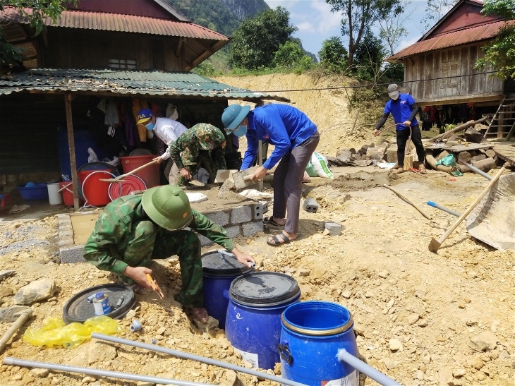 Hội LHPN xã Trường Sơn phối hợp với cán bộ Đồn Biên phòng Làng Mô và thanh niên thi công công trình “Nhà vệ sinh vì cộng đồng” tặng người dân xã Trường Sơn Hội LHPN xã Trường Sơn phối hợp với cán bộ Đồn Biên phòng Làng Mô và thanh niên thi công công trình “Nhà vệ sinh vì cộng đồng” tặng người dân xã Trường Sơn