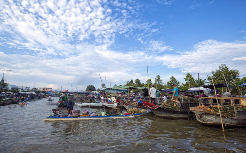 Về Ngã Năm đón bình minh chợ nổi Về Ngã Năm đón bình minh chợ nổi