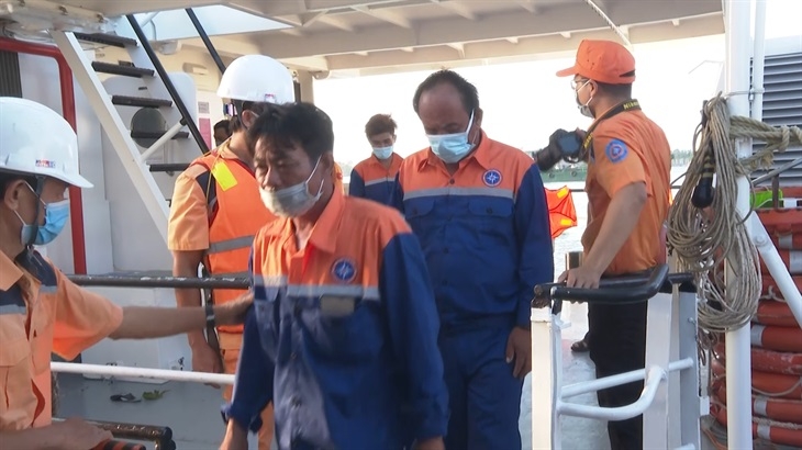 Vũng Tàu: Cứu nạn thành công 6 thuyền viên bị chìm trên biển Vũng Tàu: Cứu nạn thành công 6 thuyền viên bị chìm trên biển