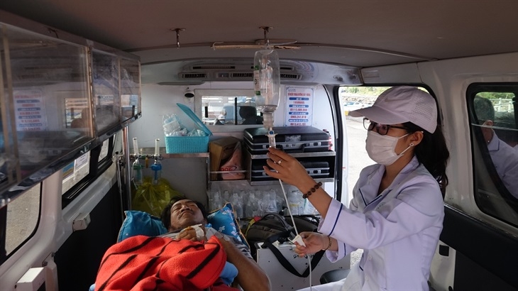 Nhờ được cấp cứu kịp thời, bệnh nhân bước đầu đã qua được cơn nguy kịch, tính mạng được bảo toàn. Ảnh: Hồng Pha Nhờ được cấp cứu kịp thời, bệnh nhân bước đầu đã qua được cơn nguy kịch, tính mạng được bảo toàn. Ảnh: Hồng Pha