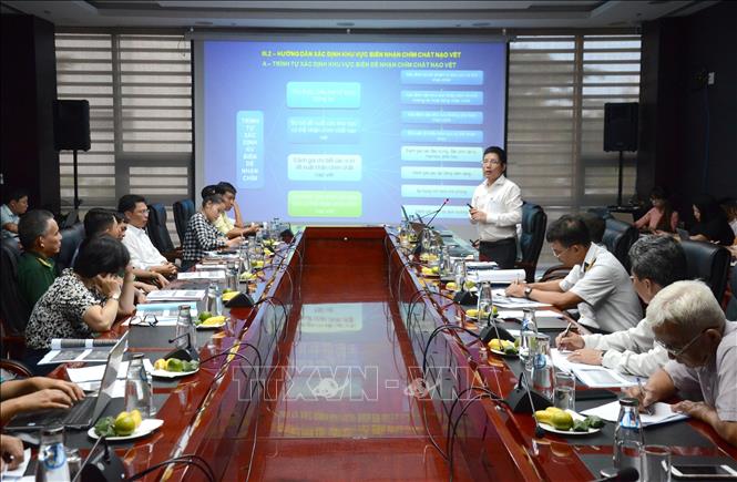 Bảo vệ môi trường khi nhận chìm chất nạo vét luồng hàng hải Chú thích ảnh