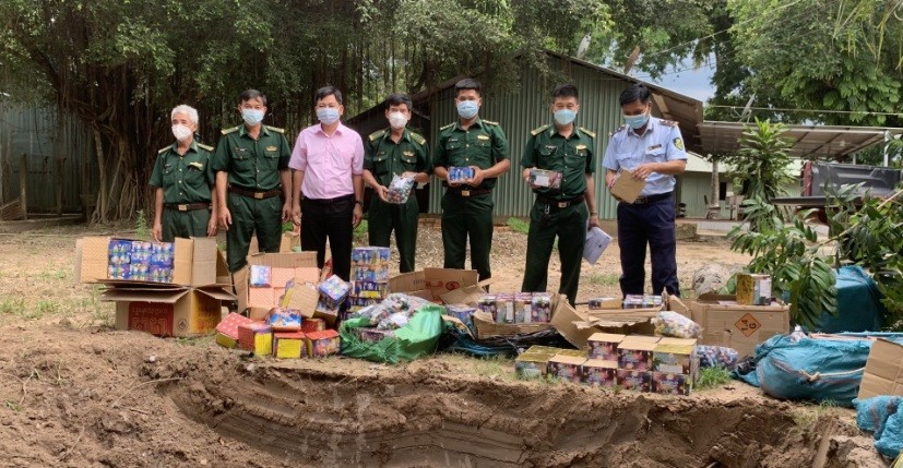 Thu giữ 198 thùng bia nhập lậu qua biên giới về Việt Nam tiêu thụ Thu giữ 198 thùng bia nhập lậu qua biên giới về Việt Nam tiêu thụ