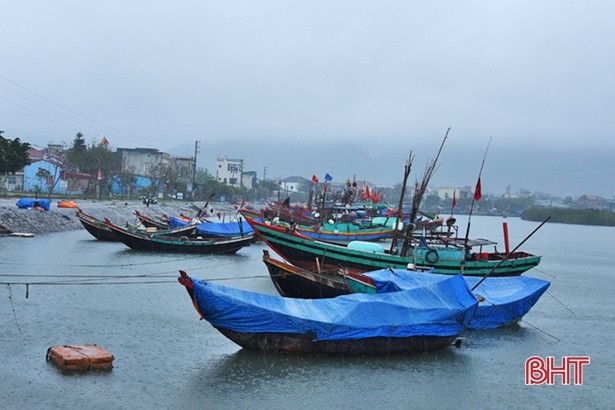 Biển động, sóng cao, gần 380 tàu thuyền đã tránh trú an toàn Biển động, sóng cao, gần 380 tàu thuyền đã tránh trú an toàn