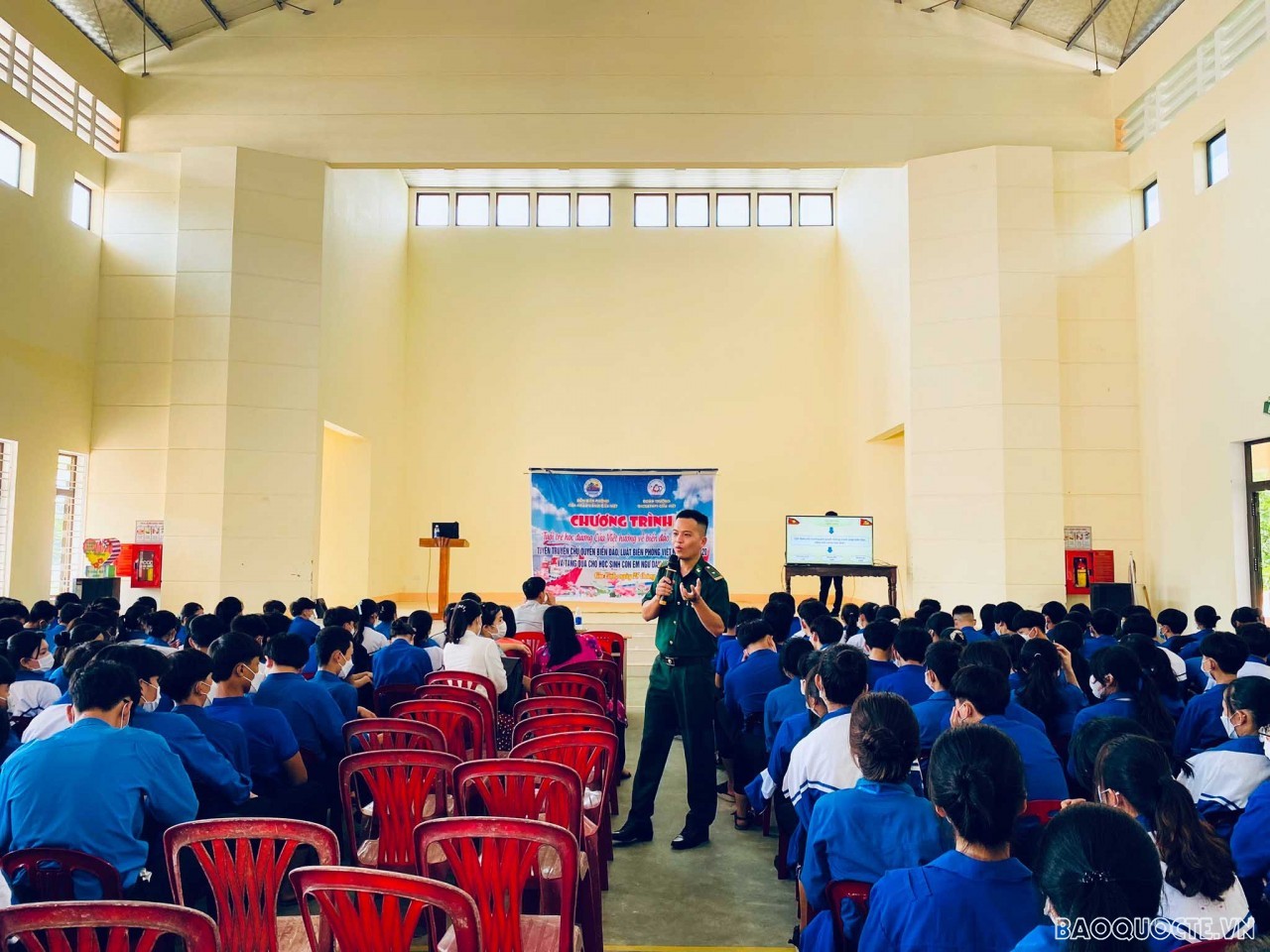 Bồi đắp thêm sự hiểu biết và tình yêu về chủ quyền, biển đảo quê hương cho thế hệ trẻ Bồi đắp thêm sự hiểu biết và tình yêu về chủ quyền, biển đảo quê hương cho thế hệ trẻ