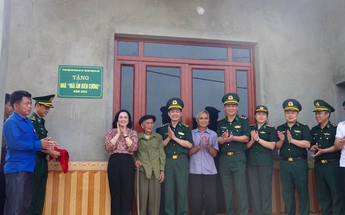 Bàn giao nhà “Mái ấm biên cương” cho các gia đình nghèo tại Thừa Thiên Huế và Lạng Sơn Bàn giao nhà “Mái ấm biên cương” cho các gia đình nghèo tại Thừa Thiên Huế và Lạng Sơn