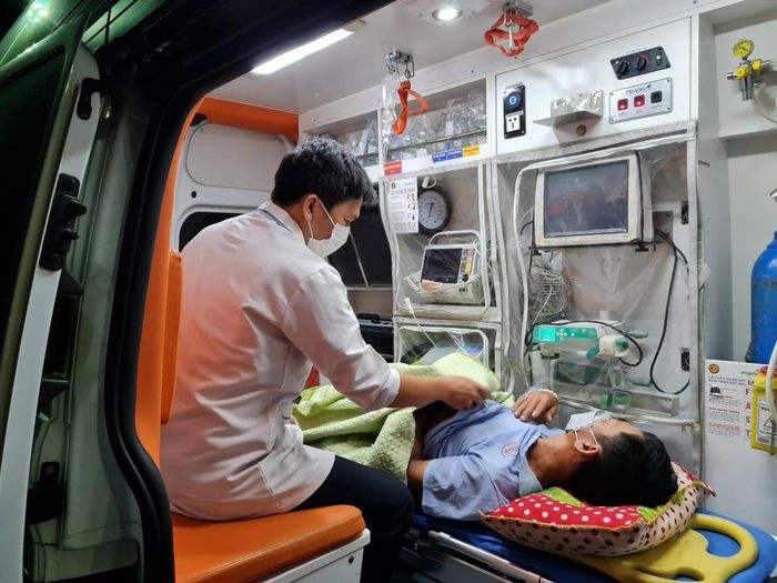 Cứu nạn thành công bé gái 1 tuổi bị rơi xuống biển và 1 thuyền viên bị viêm dạ dày cấp Cứu nạn thành công bé gái 1 tuổi bị rơi xuống biển và 1 thuyền viên bị viêm dạ dày cấp