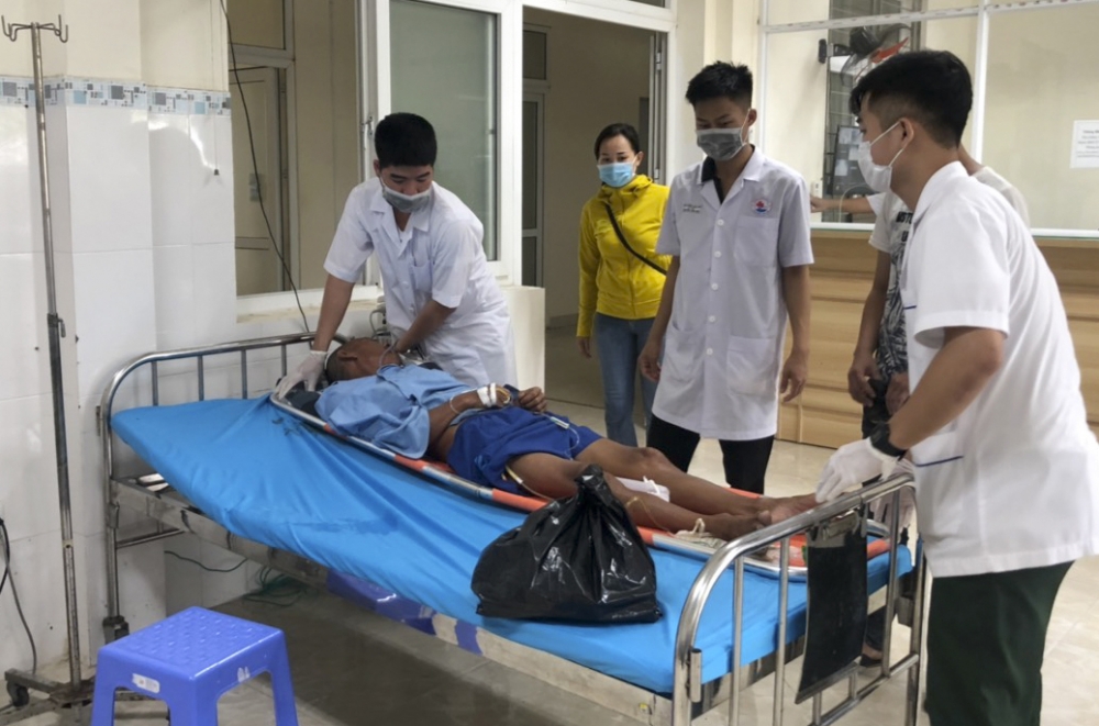 Bệnh nhân được bàn giao cho gia đình, địa phương theo quy định. Ảnh: Nguyễn Duy