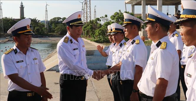 Tượng đài bất tử trong lòng dân tộc Chú thích ảnh