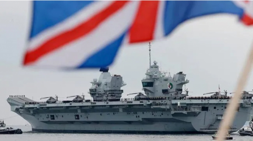 Tàu sân bay Queen Elizabeth rời cảng Portmouth để bắt đầu hành trình kéo dài 28 tuần. Ảnh: The Australian. Tàu sân bay Queen Elizabeth rời cảng Portmouth để bắt đầu hành trình kéo dài 28 tuần. Ảnh: The Australian.