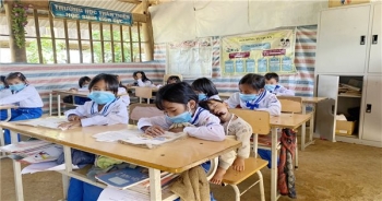 Những lớp học vá víu ở Phia Khăm