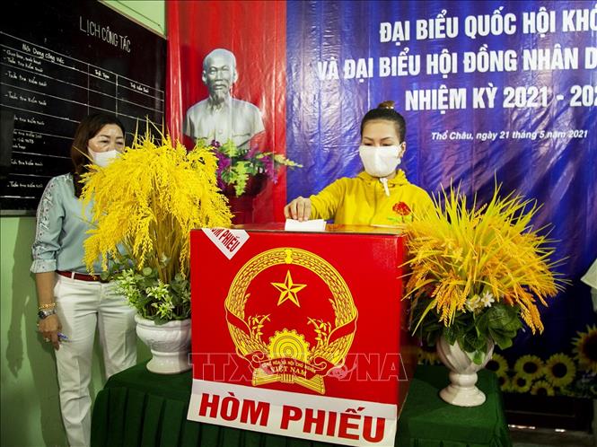 Ngày hội bầu cử tại xã đảo Thổ Châu, Kiên Giang Chú thích ảnh