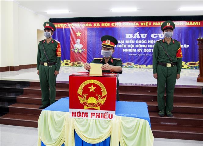 Ngày hội bầu cử tại xã đảo Thổ Châu, Kiên Giang Chú thích ảnh