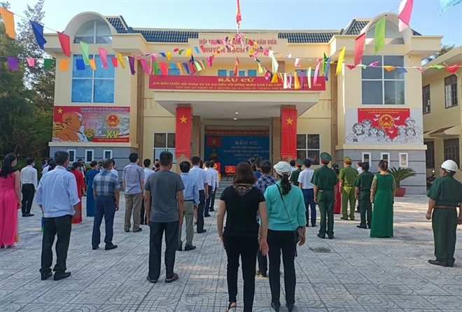 Ngày 22/5, thông tin với PV VTC News, ông Trần Quang Tường, Bí thư Huyện ủy, Chủ tịch UBND huyện đảo Bạch Long Vỹ (Hải Phòng) cho biết, 6h30 sáng cùng ngày, Ủy ban bầu cử huyện đảo tổ chức bầu cử ĐBQH và đại biểu HĐND các cấp nhiệm kỳ 2021-2026. Ngày 22/5, thông tin với PV VTC News, ông Trần Quang Tường, Bí thư Huyện ủy, Chủ tịch UBND huyện đảo Bạch Long Vỹ (Hải Phòng) cho biết, 6h30 sáng cùng ngày, Ủy ban bầu cử huyện đảo tổ chức bầu cử ĐBQH và đại biểu HĐND các cấp nhiệm kỳ 2021-2026.