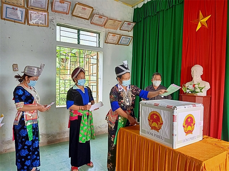 Quân, dân biên giới vui ngày hội non sông Quân, dân biên giới vui ngày hội non sông