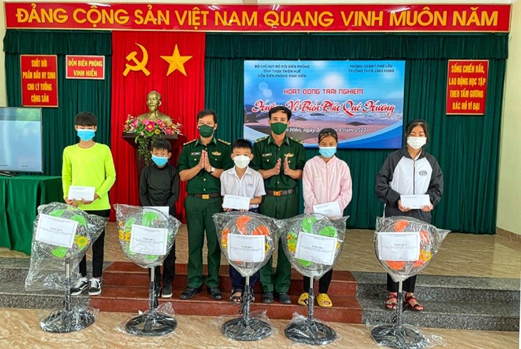150 giáo viên và học sinh trải nghiệm hướng về biển đảo quê hương 150 giáo viên và học sinh trải nghiệm hướng về biển đảo quê hương