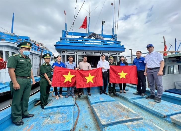 Thanh niên Bình Định với nhiều hoạt động hướng về biển, đảo Tổ quốc Thanh niên Bình Định với nhiều hoạt động hướng về biển, đảo Tổ quốc