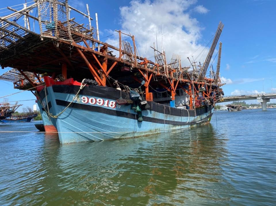 Tàu cá của ngư dân Quảng Ngãi bị trấn áp, cướp tài sản Tàu cá của ngư dân Quảng Ngãi bị trấn áp, cướp tài sản
