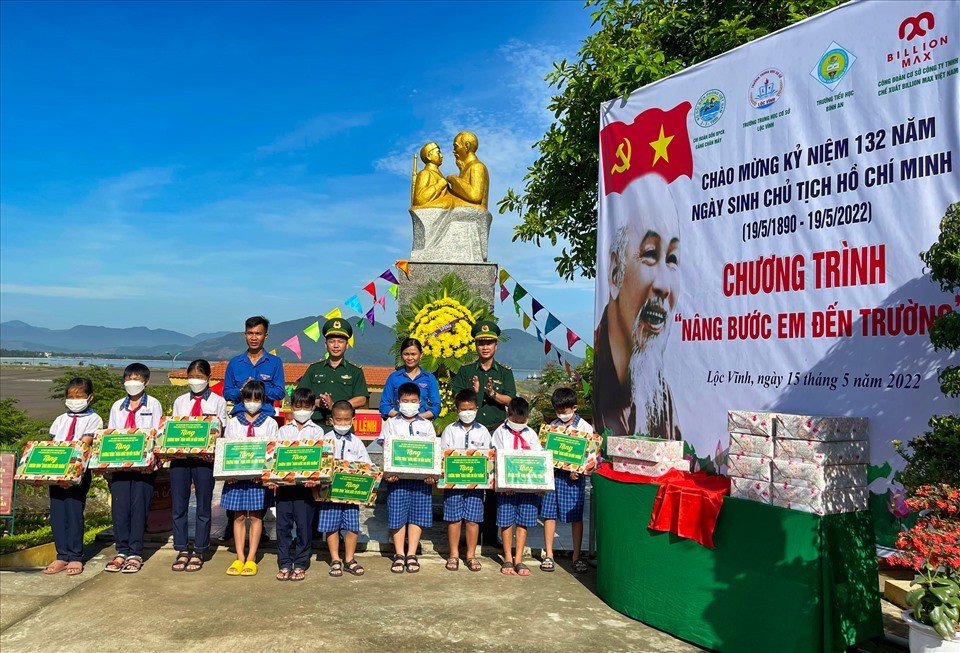 Tiếp lửa yêu biển đảo cho học sinh Tiếp lửa yêu biển đảo cho học sinh