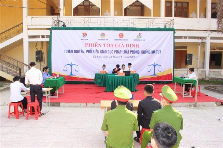 Đưa phiên tòa lên biên giới Đưa phiên tòa lên biên giới