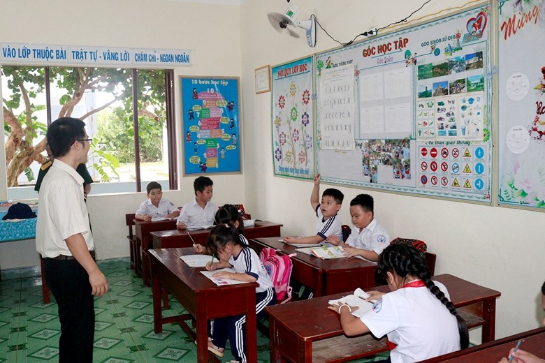 Lớp học 6 trong 1 ở Trường Sa Lớp học 6 trong 1 ở Trường Sa