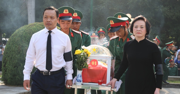 "Chiến dịch 500 ngày đêm" tiếp tục hành trình đưa các liệt sĩ trở về với đất mẹ "Chiến dịch 500 ngày đêm" tiếp tục hành trình đưa các liệt sĩ trở về với đất mẹ