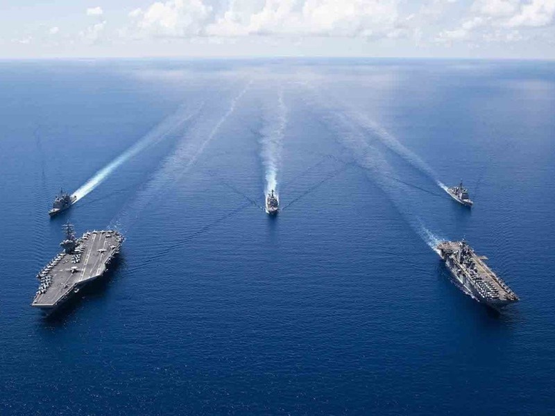 Nhóm tác chiến tàu sân bay USS Ronald Reagan của hải quân Mỹ di chuyển ở Biển Đông vào tháng 10-2019. Ảnh: AFP 3026 bien dong 1