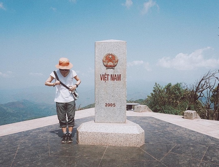 Cột mốc A Pa Chải nằm ở núi Khoang Lan San, xã Sín Thầu, huyện Mường Nhé, tỉnh Điện Biên 5730 apachai