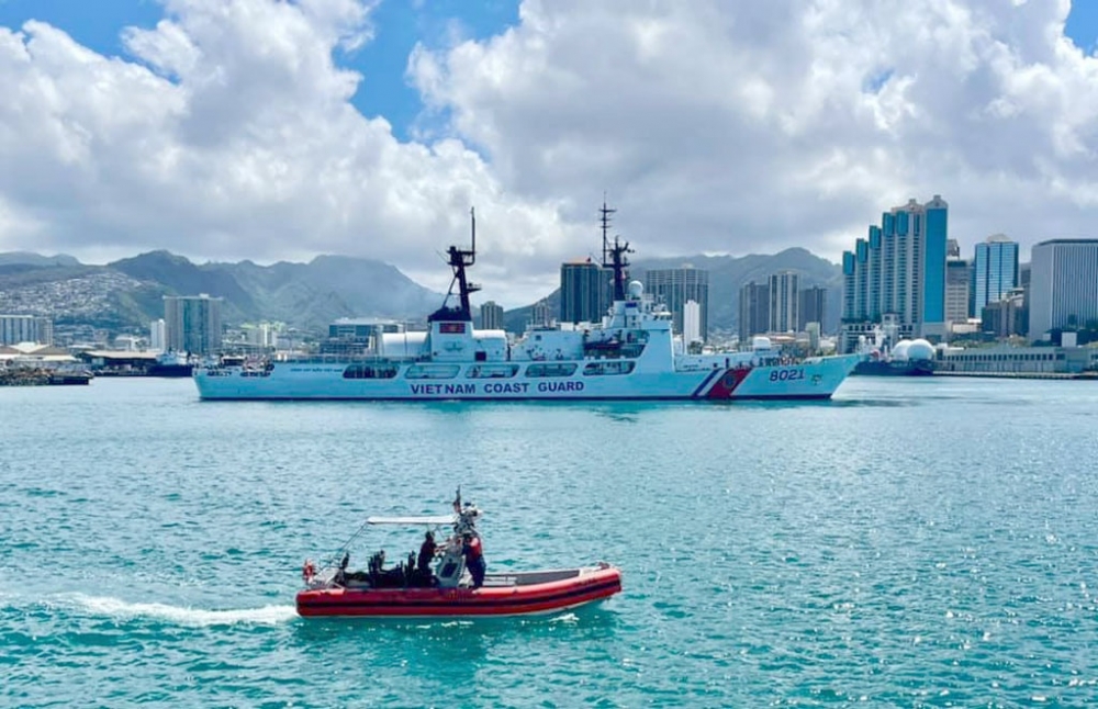 Hướng dẫn tàu CSB 8021 vào cảng Honolulu, bang Hawaii ngày 8.6.2021 FB THỦY THỦ TÀU KIMBALL Hướng dẫn tàu CSB 8021 vào cảng Honolulu, bang Hawaii ngày 8.6.2021 FB THỦY THỦ TÀU KIMBALL