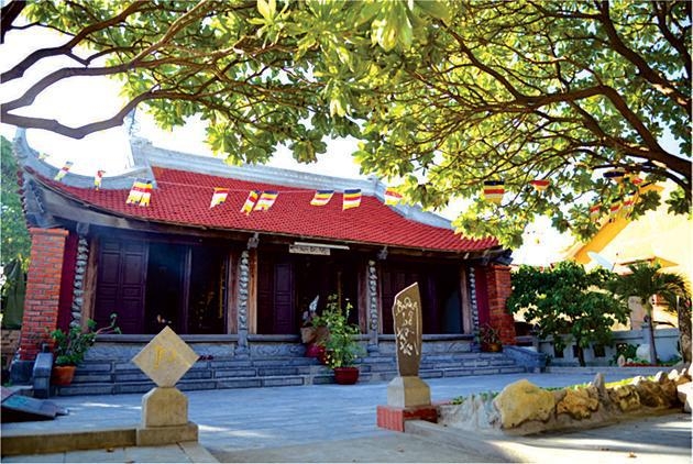 Chùa Sinh Tồn. Ảnh Lê Thao - Bá Ngọc. Chùa Sinh Tồn. Ảnh Lê Thao - Bá Ngọc.