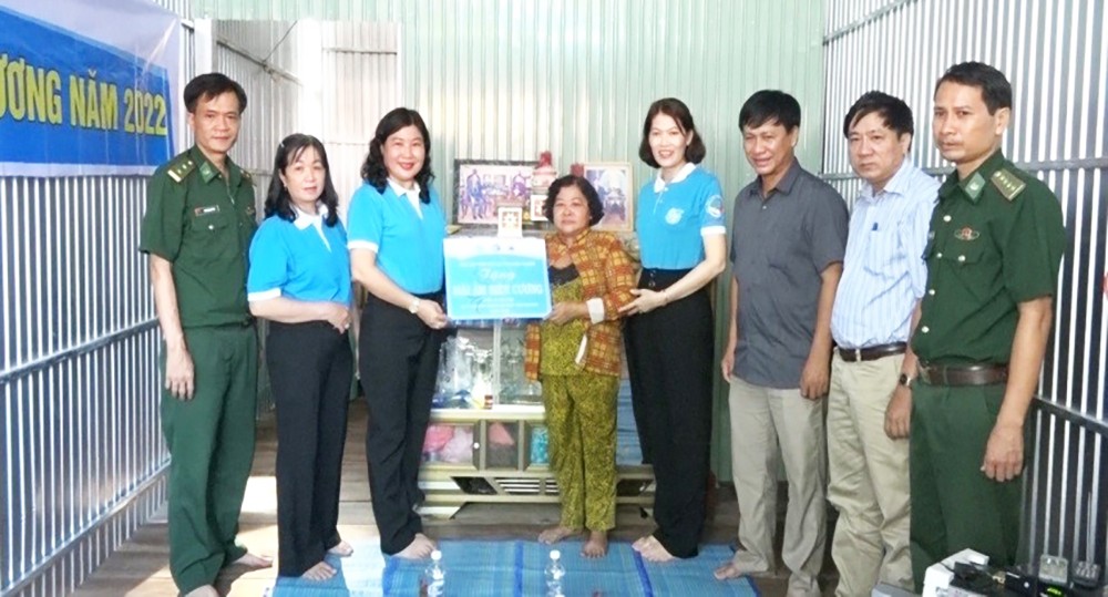 Những căn nhà “nghĩa tình Những căn nhà “nghĩa tình