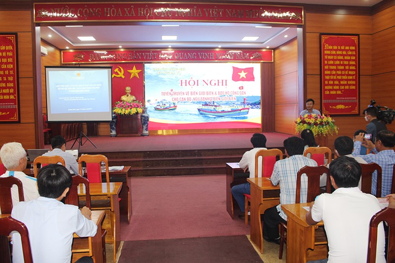 Tuyên truyền về công tác biên giới biển và bảo hộ công dân cho cán bộ, ngư dân Quảng Bình Tuyên truyền về công tác biên giới biển và bảo hộ công dân cho cán bộ, ngư dân Quảng Bình