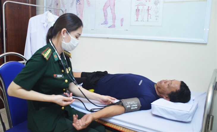 9 thuyền viên tàu Phương Đông gặp nạn đã vào bờ an toàn 2233 2