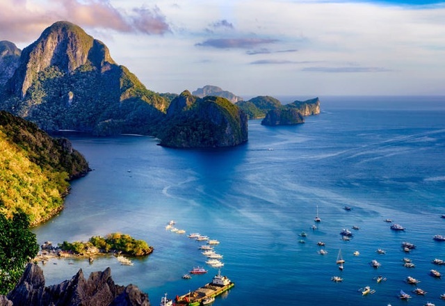 Với những vách núi đá vôi mọc lên từ đại dương, hòn đảo trông ngoạn mục và ấn tượng. 1735 palawan philippine hon dao dep nhat the gioi 2020 docx 1594772629072