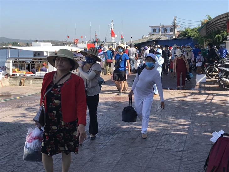 Kiểm soát nghiêm ngặt người, phương tiện ra vào các cửa khẩu, cảng biển Kiểm soát nghiêm ngặt người, phương tiện ra vào các cửa khẩu, cảng biển