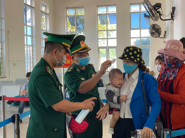 Kiểm soát nghiêm ngặt người, phương tiện ra vào các cửa khẩu, cảng biển Kiểm soát nghiêm ngặt người, phương tiện ra vào các cửa khẩu, cảng biển