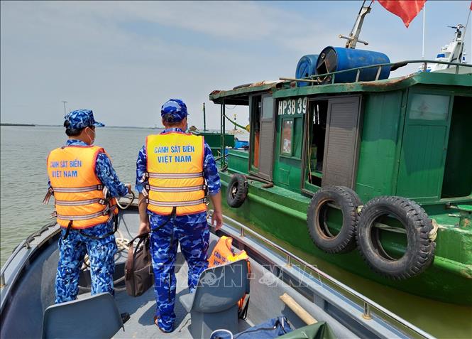 Hiệu quả sau 2 năm ra đời Luật Cảnh sát Biển Chú thích ảnh