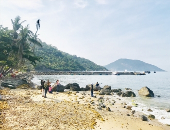 Bãi Hương mùa yên ả