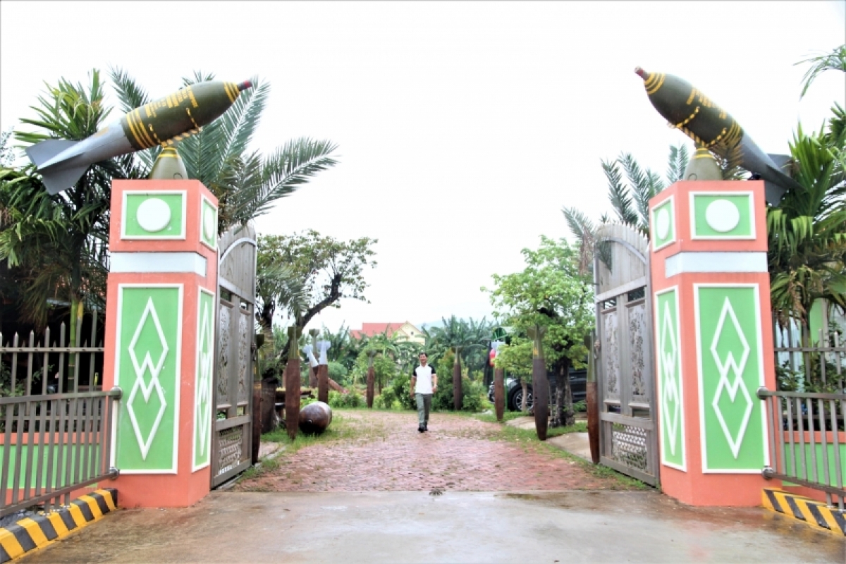 thông điệp hòa bình trong khu vườn kỷ vật chiến tranh hình ảnh 3 thong diep hoa binh trong khu vuon ky vat chien tranh hinh anh 3