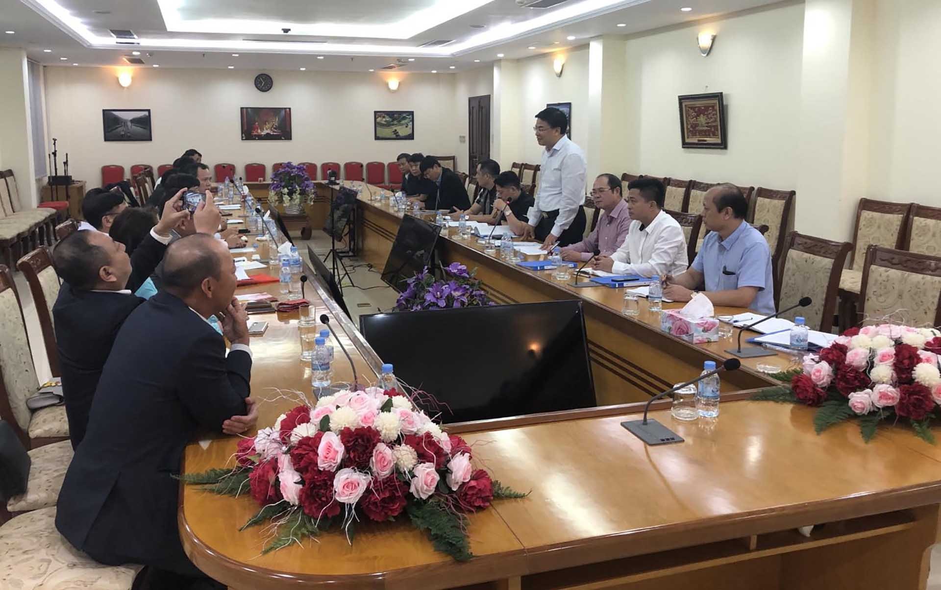 Thứ trưởng Phạm Quang Hiệu làm việc với Ban thường trực Hội Khmer-Việt Nam tại Campuchia và CLB Doanh nghiệp Việt Nam tại Campuchia. Thứ trưởng Phạm Quang Hiệu làm việc với Ban thường trực Hội Khmer-Việt Nam tại Campuchia và CLB Doanh nghiệp Việt Nam tại Campuchia.