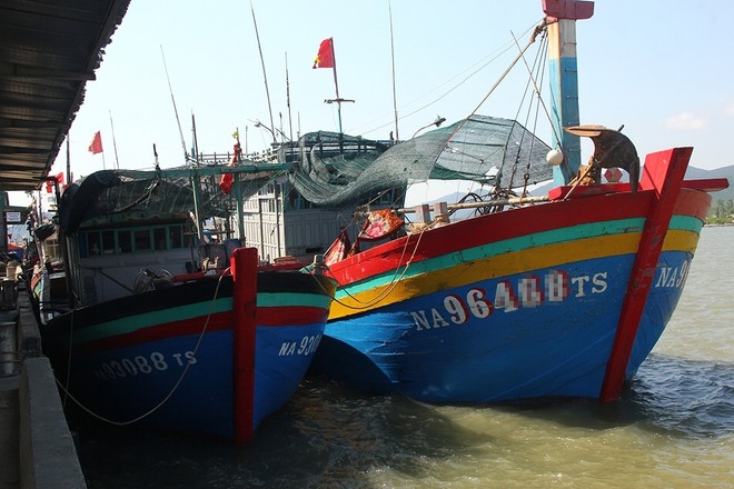 Tàu 67 đang neo ở cảng cá Quỳnh Phương, TX.Hoàng Mai ẢNH: KHÁNH HOAN 4803 tau 1
